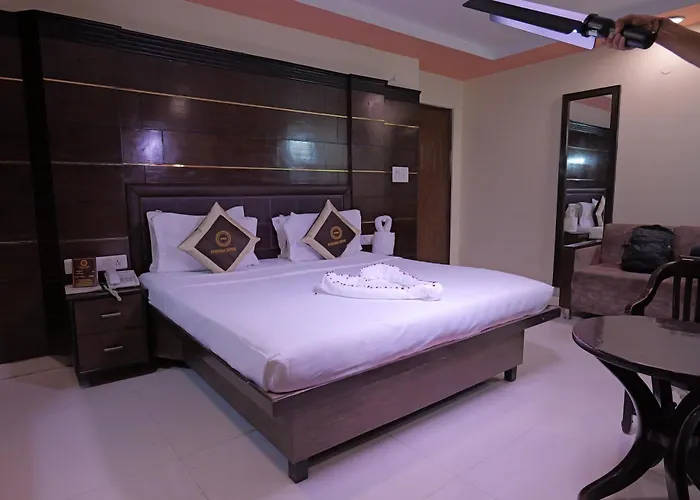 Foxoso Taj View Hotel