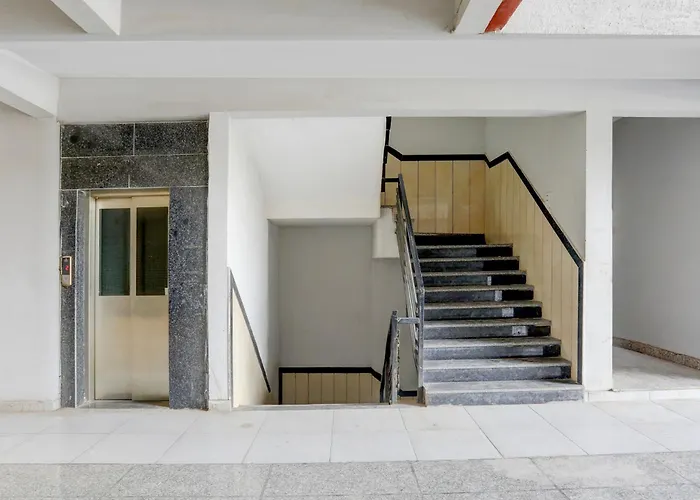 Super Townhouse Ambaji Formerly Hotel Kardhar Inn