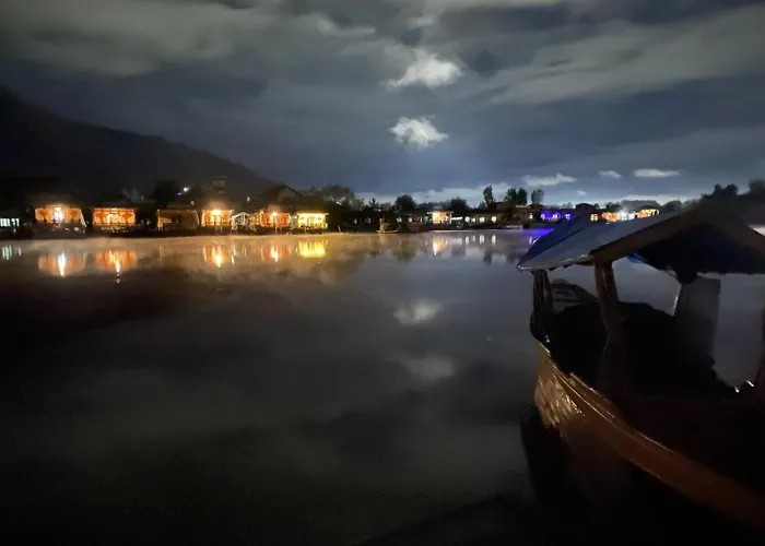 The Heritage Group Of Houseboats