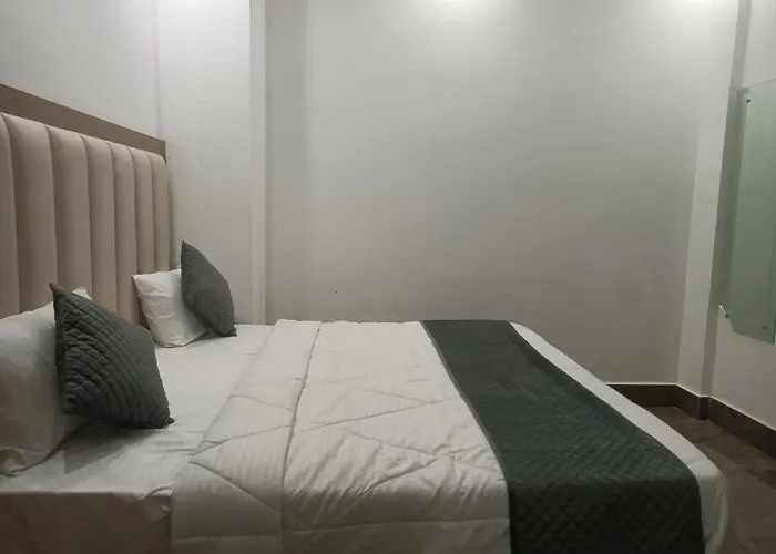 Hotel Whitehouse Ac Family Room