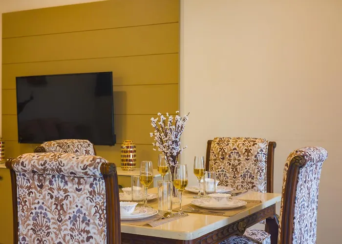 Alaya Stays Cliff Vallis 3-Bhk Hill View Apartment With Balcony & Common Play Zone