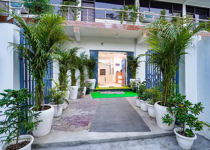 Fabhotel Frolic Luxury Stay