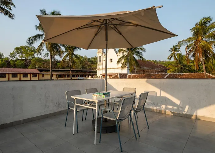 Saffronstays Rio - 4Br Pet-Friendly Villa With Glass-Bottom Pool, Rooftop Party Zone & Bar Near Candolim & Coco Beach