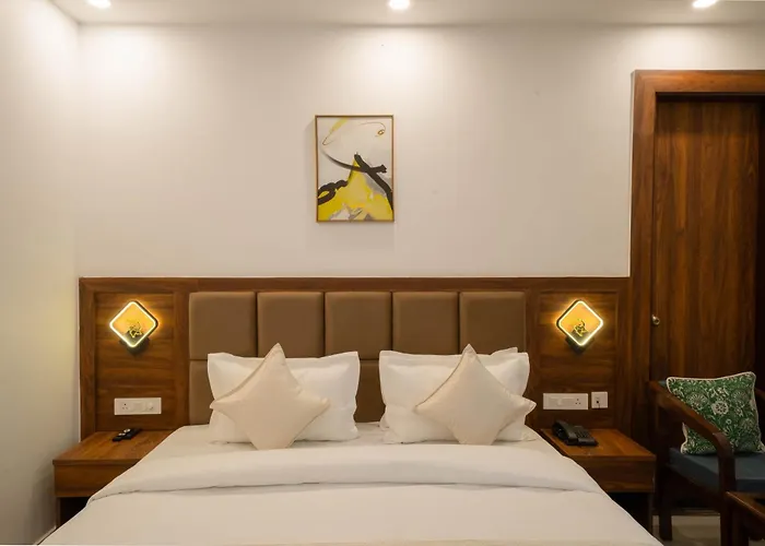 Perfectstayz Premium Mystic Falls With Rooftop Pool & Cafe