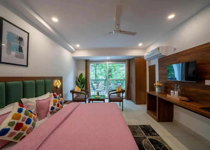 Perfectstayz Premium Mystic Falls With Rooftop Pool & Cafe