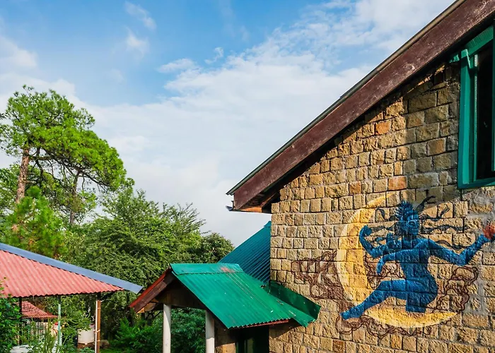Vibe Hostel Naddi - Near Dal Lake