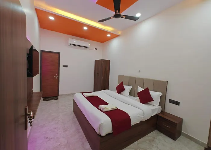 Hotel The R L Palace - "A Luxurious Hotel" 900 Meters From Ram Mandir Ayodhya