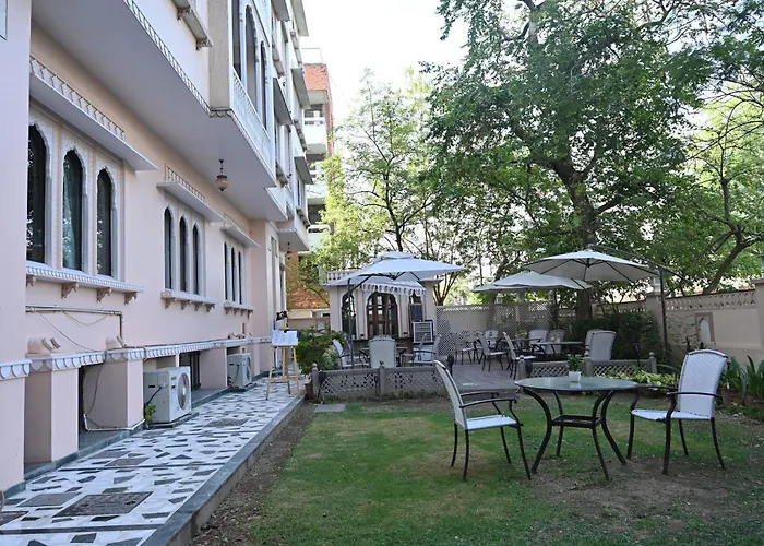 Om Niwas Suite Hotel