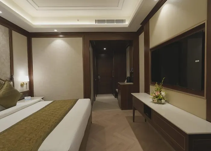 Chanakya Bnr Hotel