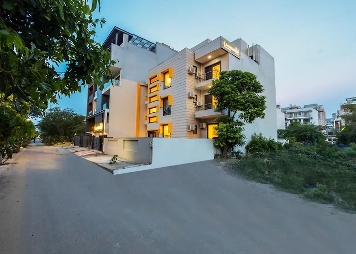 Limewood Stay Premier Golf Course Road -Sector 42