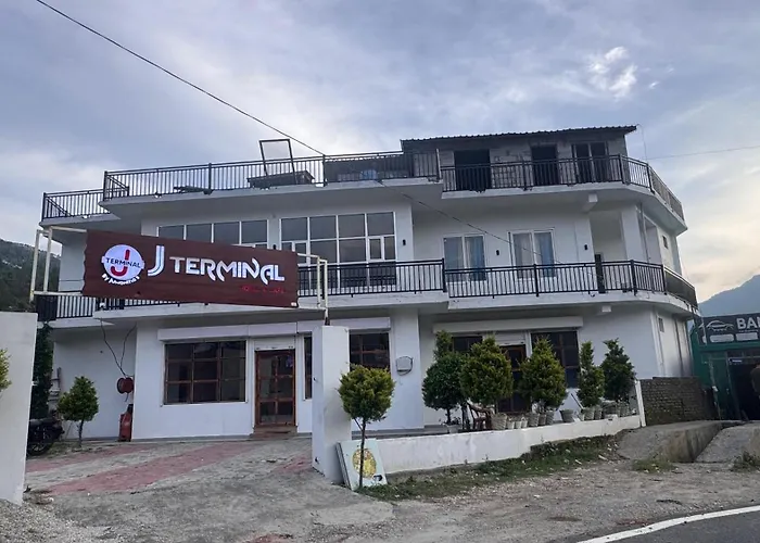 J Terminal Hotel & Cafe