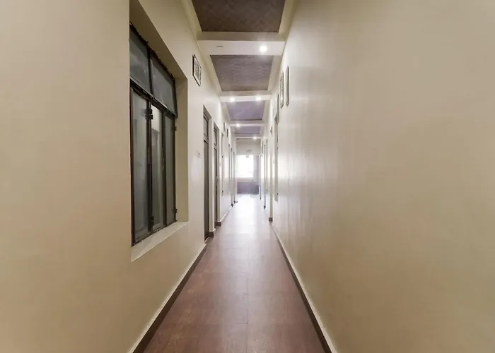 Hotel O Samrat Kanpur