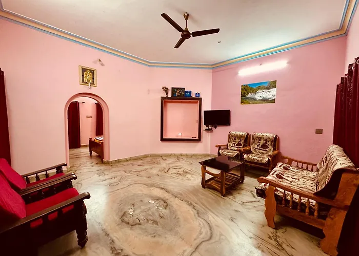 Phoenix Holiday Home