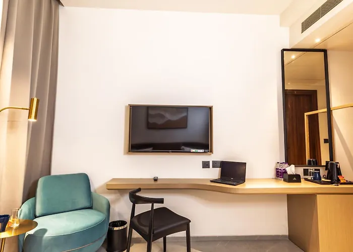 Hotel Starlight By Avana, 400M From Us Consulate Hyderabad