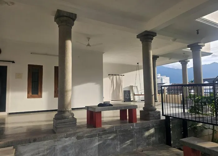 Shiva Shambo Home Stay - Entire Villa