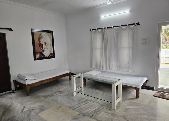 Shiva Shambo Home Stay - Entire Villa