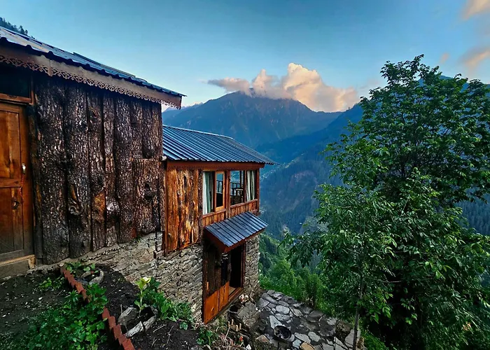 Parvatis Lap Villa & Hostel