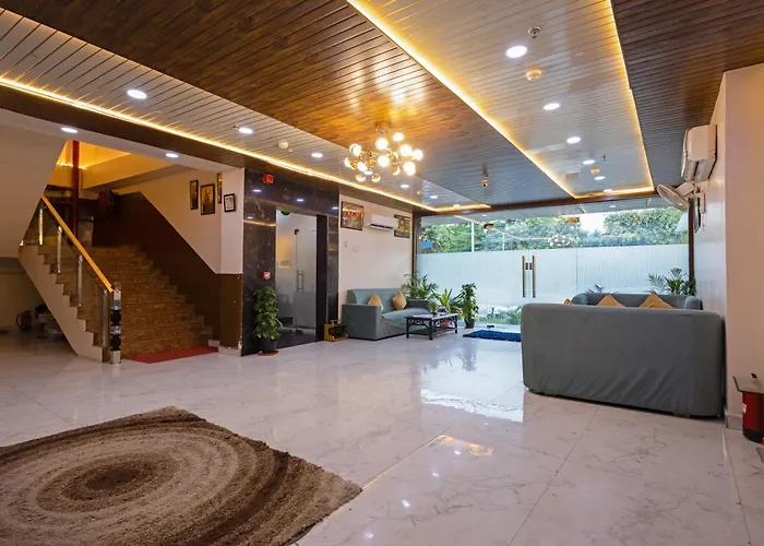 Sarla Hotel Inn - Opp Barclays 62 Noida