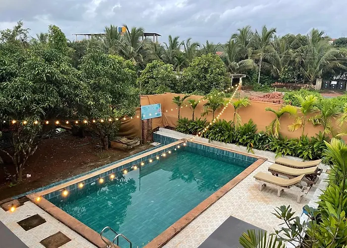 12 Monks - Backpacker Resort