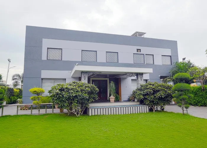 Aceotel Resort 7Th Cloud, Indore