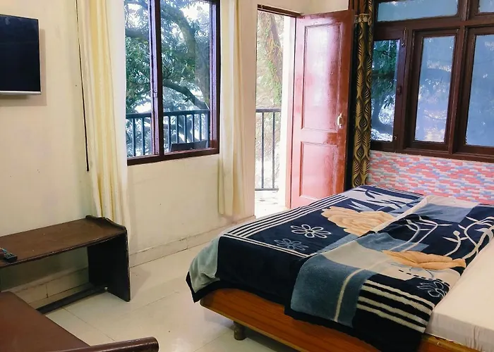 Hotel Plaza Dalhousie - Near Ghandhi Chowk Mall Road