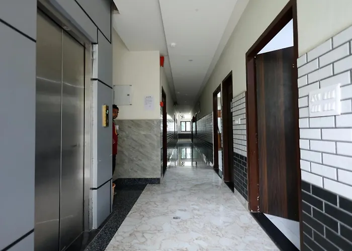Shri Girraj Residency