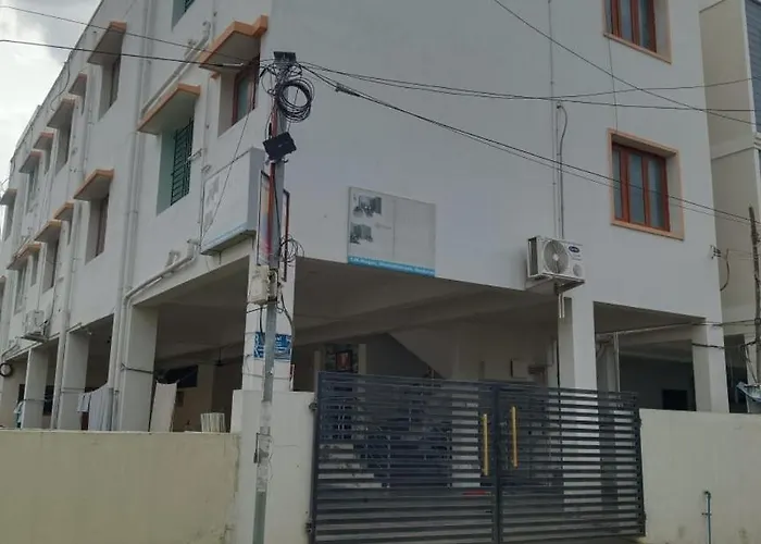 Royal 2 Bed Room Apartment -Opp Mattuthavai Bus Stand Madurai