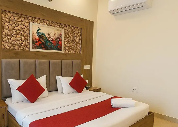 Hotel Woodlarq Inn Zirakpur !! Family Friendly ! Perfect For Group Stays ! Affordable Luxury Stay In Chandigarh