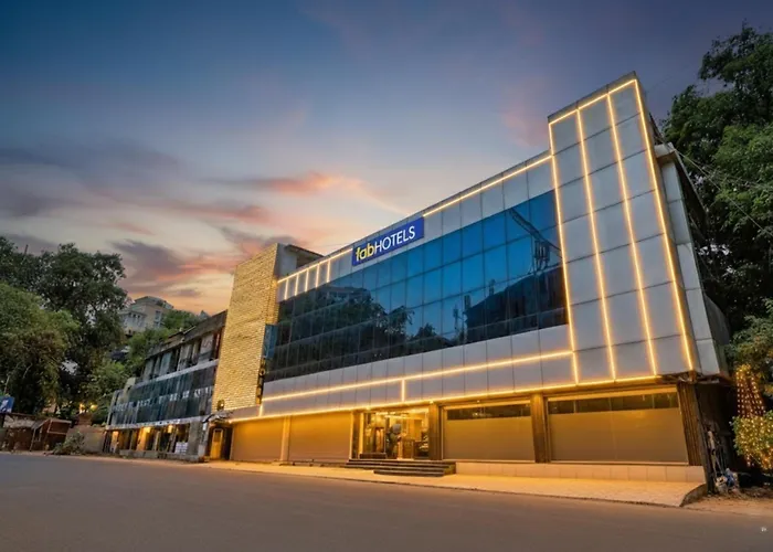 Fabhotel Veera Residency - Nr Airport