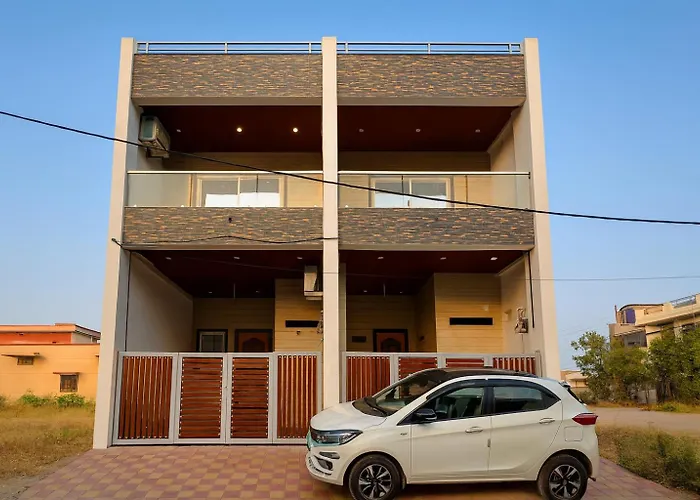 Home Escape Azure 3Bhk Bunglow Near Apollo Db City