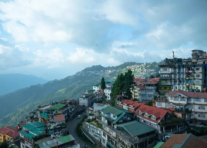 Arjay Valley, Pure Veg Luxury Hotel Near Darjeeling Station