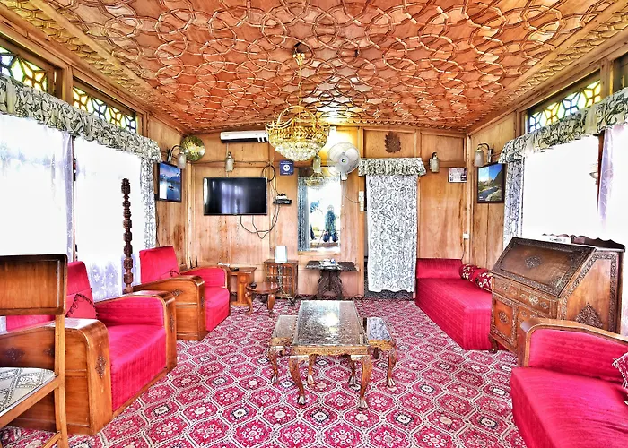 Houseboat Zaindari Palace