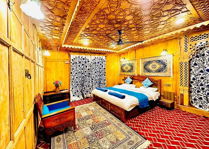 Floating Luxury Group Of Houseboats