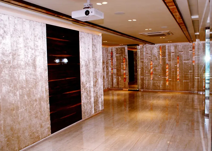 Hotel Apaar With Sea Face Garden Restaurant