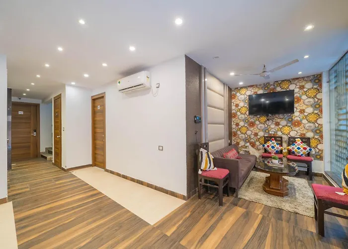 Perfectstayz Premium At Harkipauri Road - Ganga View Rooftop Cafe