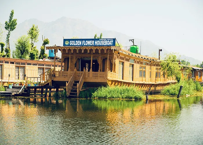 Golden Flower Heritage Houseboat Srinagar 