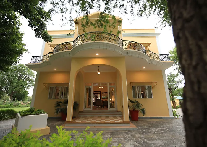 Roop Niwas Kothi, Near Mandawa