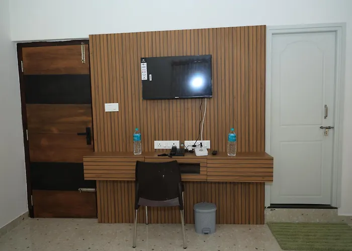 Ishta Hotel And Rooms