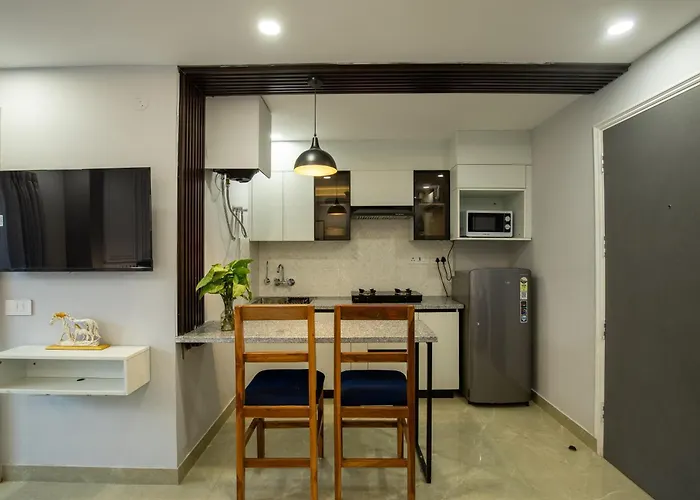 Bedchambers Luxurious Aparthotel Near Medicity