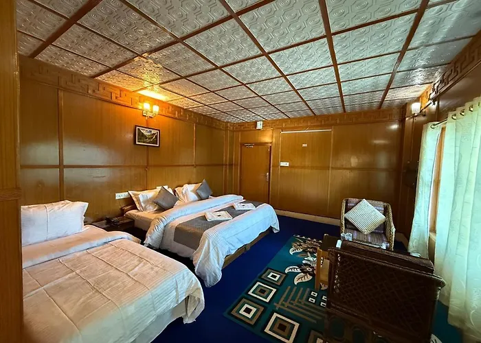 Hotel Tawang Holiday
