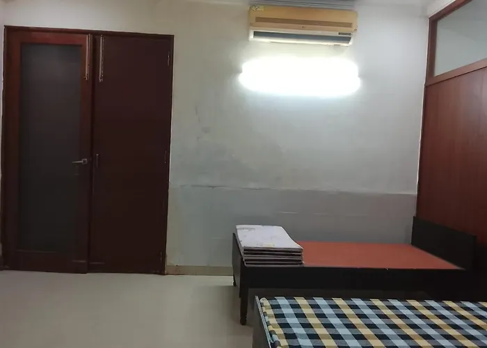 Tipsyy Inn Suites 020