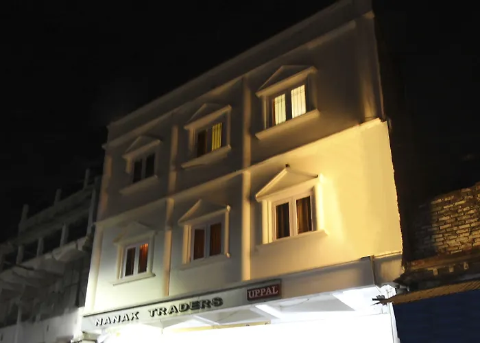 Itsy Hotels Royal Monarch