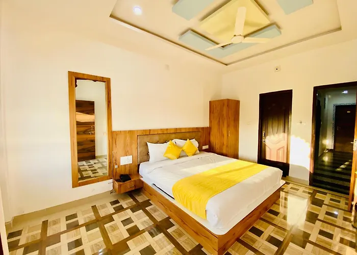 Hotel Vallabhgarh At Pichola Lake Nathi Ghat Brahmpole Udaipur