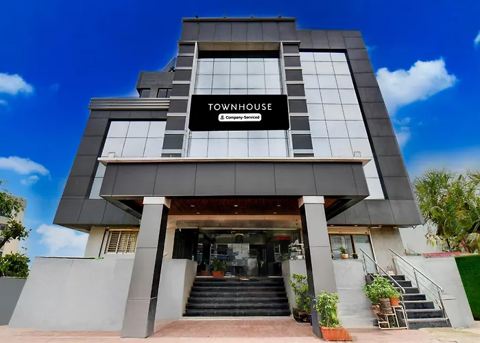 Super Townhouse Chakan Midc Pune Formerly Renuka Executive