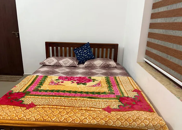Moms Villa