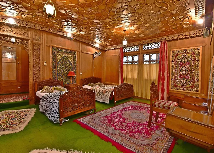 Houseboat Old Palace