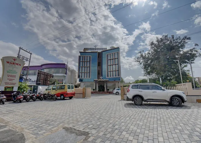 Hotel Warma Palace