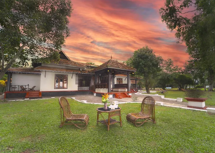 Alaya Stays Vembanad House Heritage Lakeside Villa With Garden