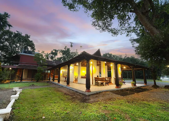 Alaya Stays Vembanad House Heritage Lakeside Villa With Garden