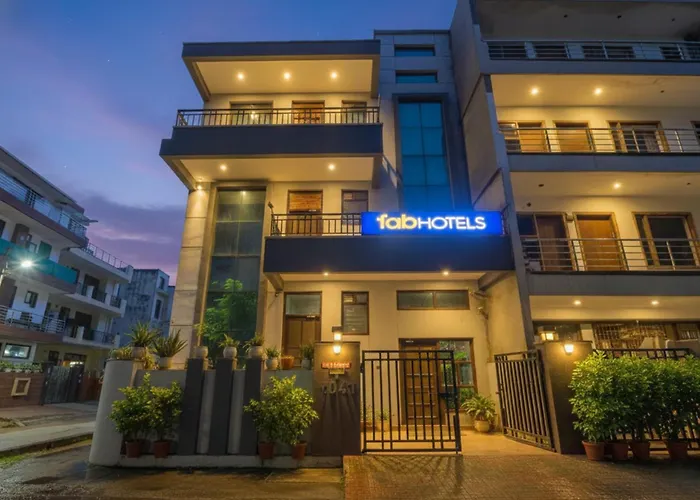 Fabhotel Golf Luxury- 10 Min From Sector 42-43 Rapid Metro Station